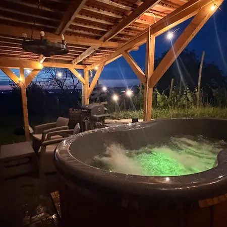 Sarkanyok Haza Vendeghaz Jakuzzival - House Of Dragons With Jakuzzi *