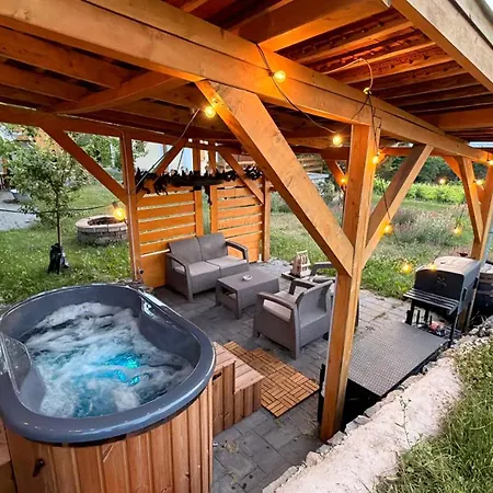 Feriehus Sarkanyok Haza Vendeghaz Balaton - House Of Dragons With Jakuzzi Raposka