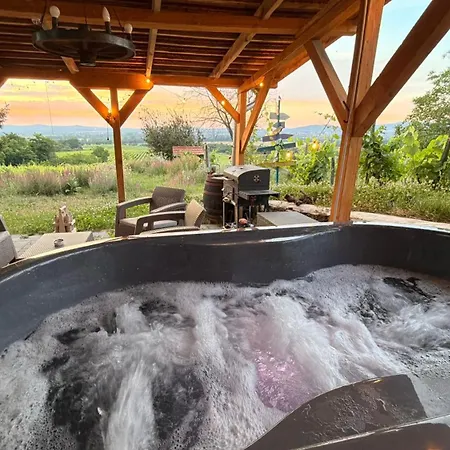 Sarkanyok Haza Vendeghaz Balaton - House Of Dragons With Jakuzzi *